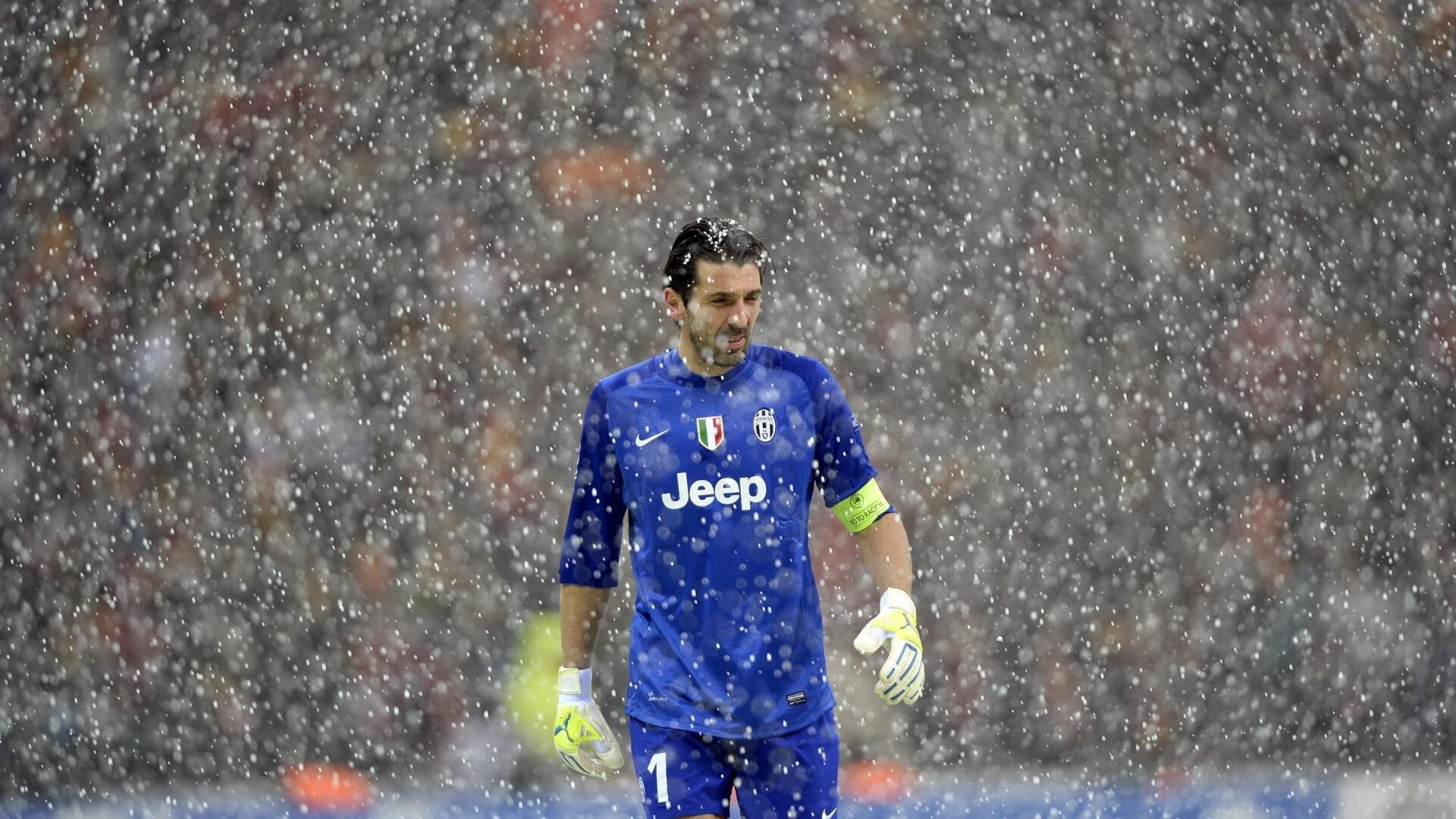 分区决赛战况：密尔沃基雄鹿防线稳固，洛杉矶快船进攻受阻，哈兰德成最佳