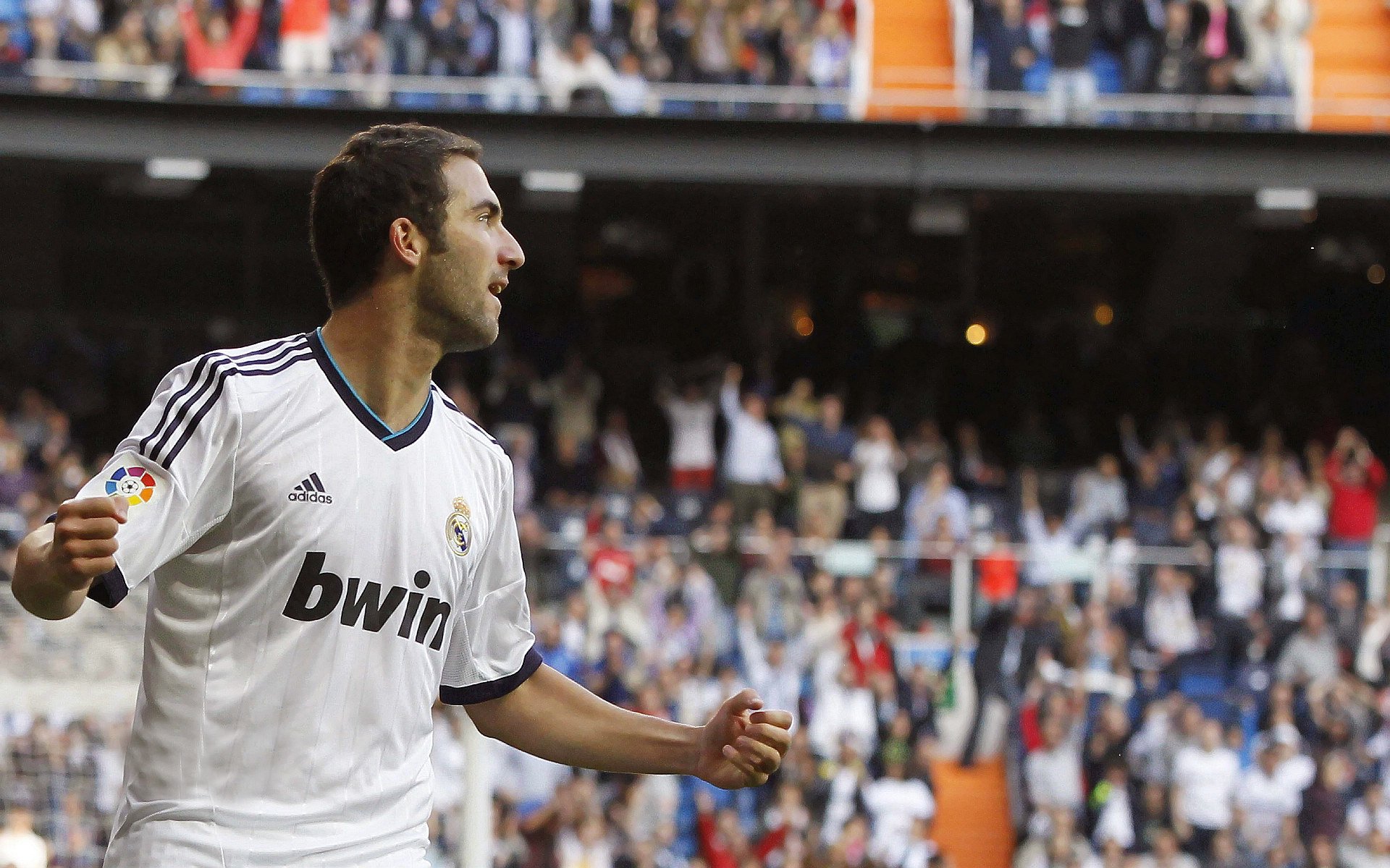 德罗巴在快船比赛中比分优势明显，大胜引发热议！